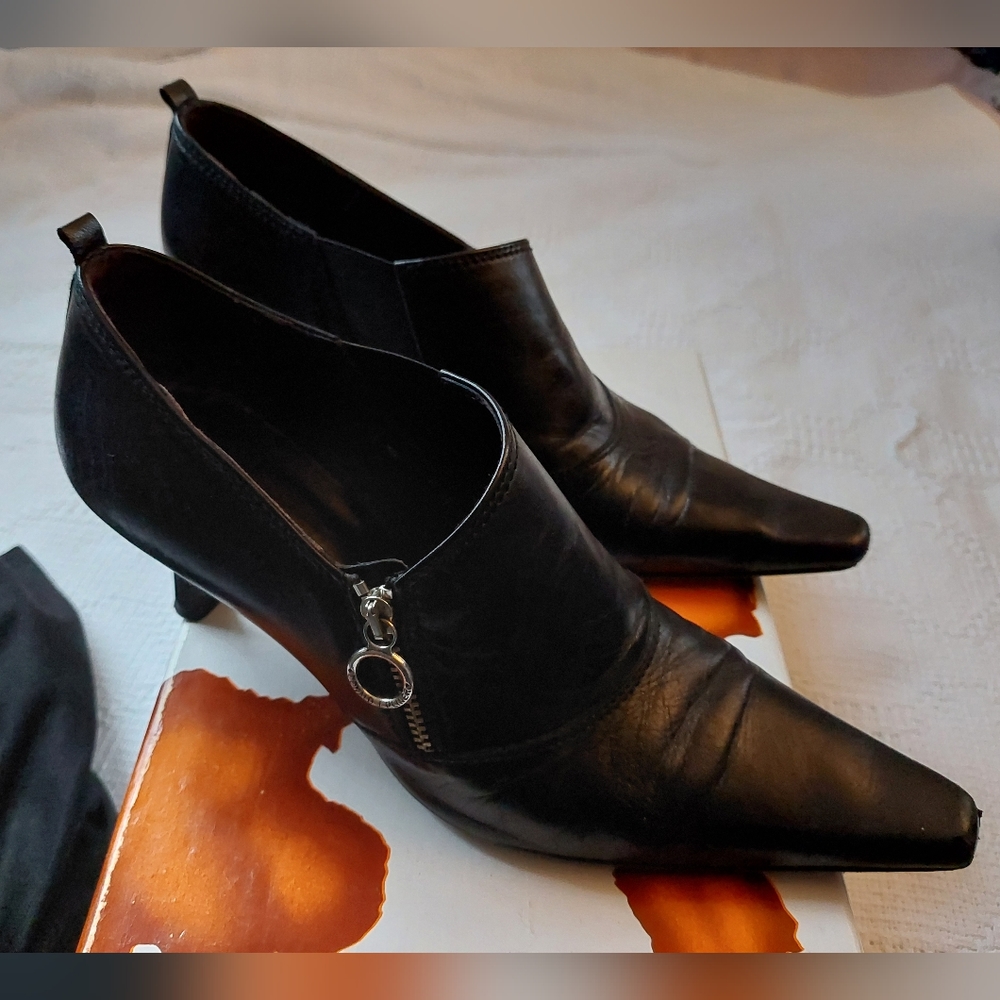 Donald J Pliner Leather Booties "Lite" Sz 8